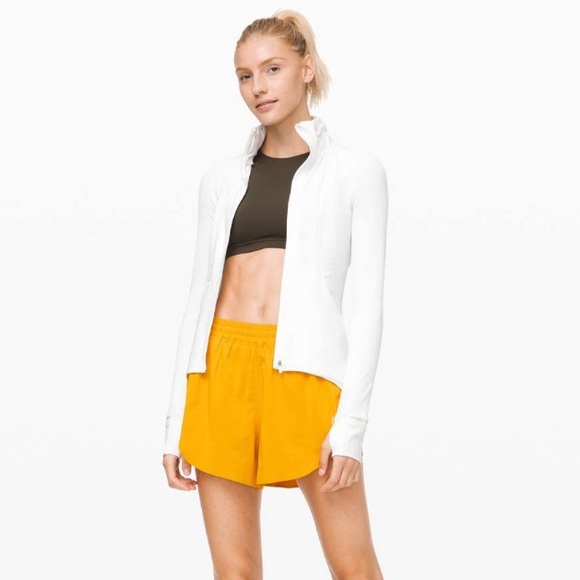 Lululemon Always Airy Run Short 3.5" Inseam in Honeycomb Golden Yellow Size 6 - Picture 4 of 9